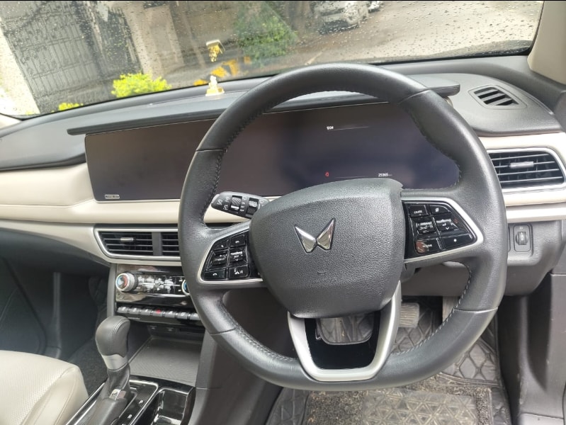 Used 2023 Mahindra XUV700 Used 2023 Mahindra XUV700