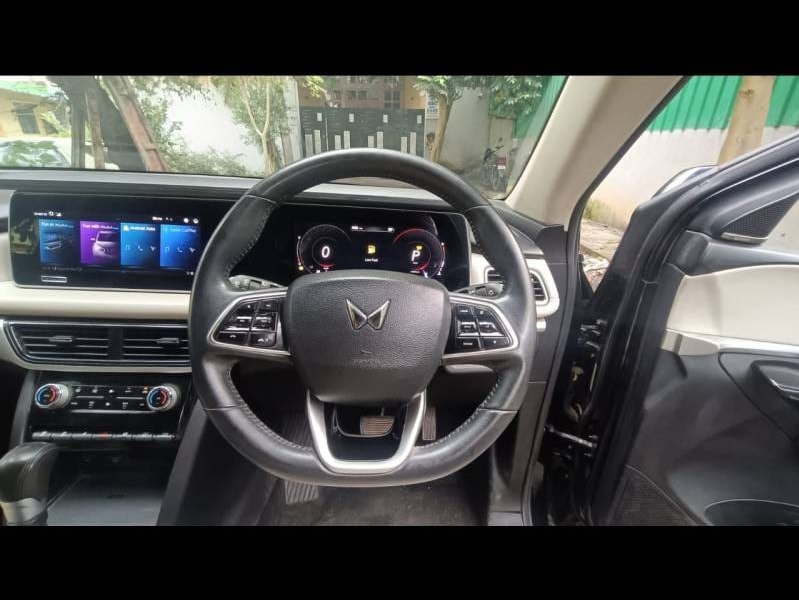 Used 2023 Mahindra XUV700 Used 2023 Mahindra XUV700