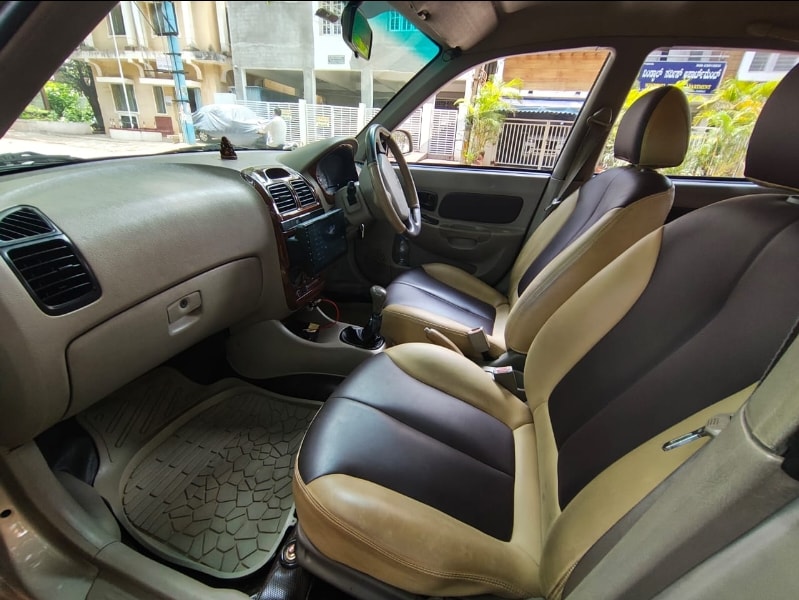 Accent image 10 Accent image 10