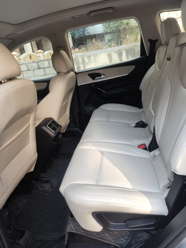 XUV700 image 15 XUV700 image 15