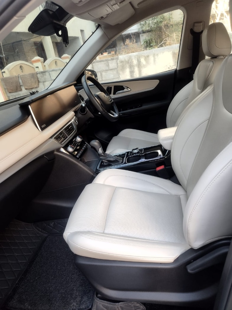 XUV700 image 14 XUV700 image 14