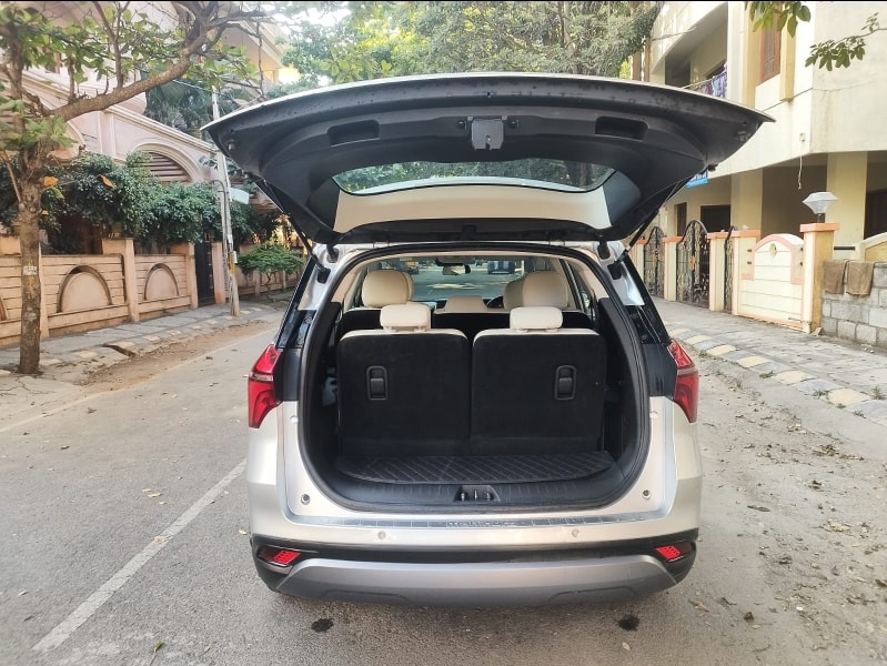 XUV700 image 10 XUV700 image 10