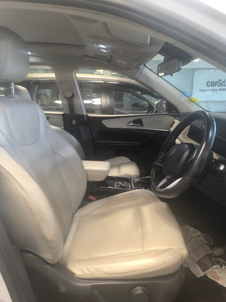 Used 2023 Mahindra XUV700 Used 2023 Mahindra XUV700