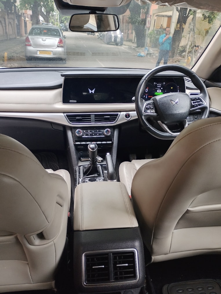 XUV700 image 16 XUV700 image 16