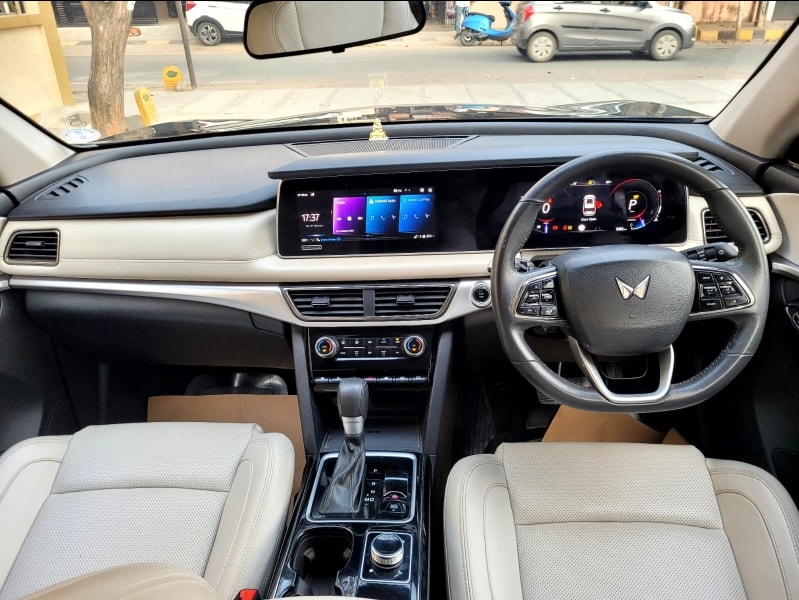 XUV700 image 12 XUV700 image 12