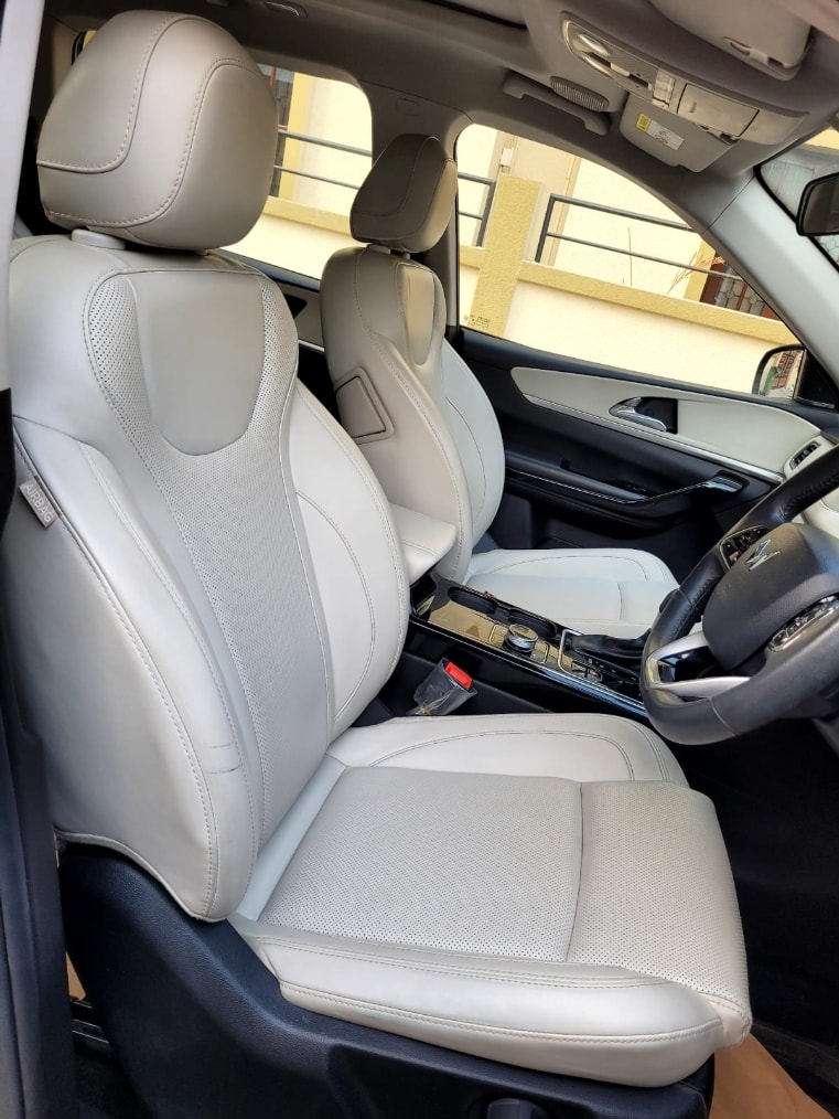 XUV700 image 14 XUV700 image 14