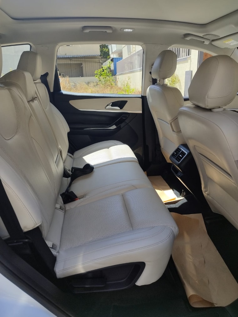 XUV700 image 15 XUV700 image 15