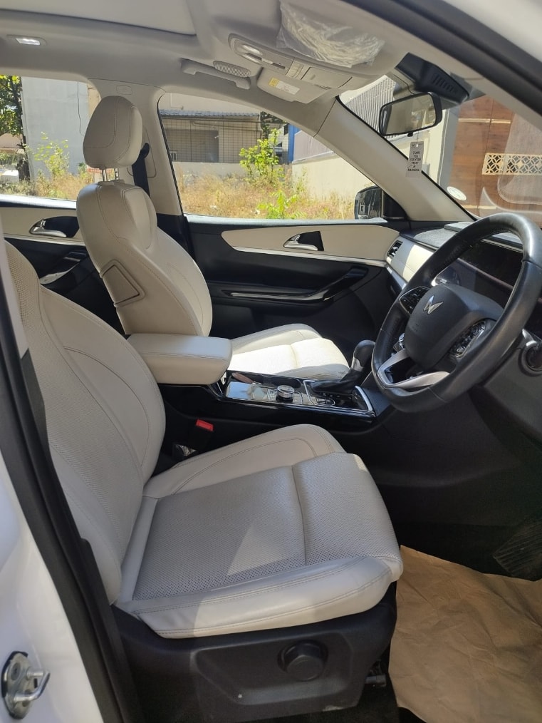 XUV700 image 14 XUV700 image 14