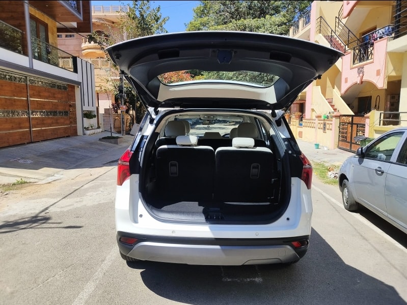 XUV700 image 10 XUV700 image 10