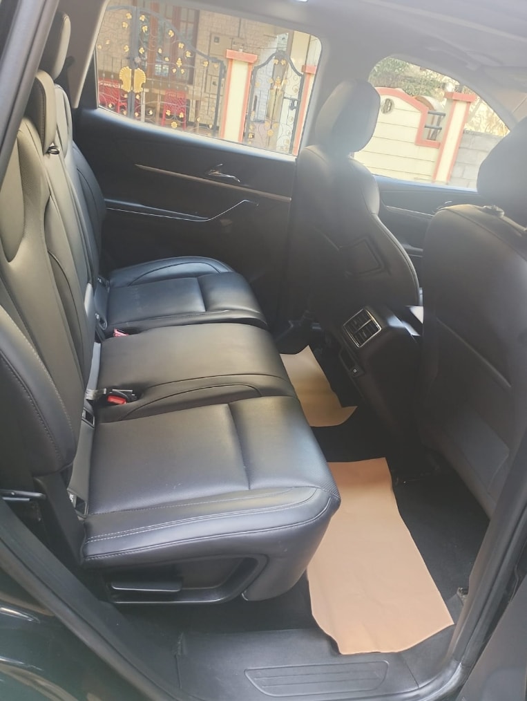 XUV700 image 17 XUV700 image 17