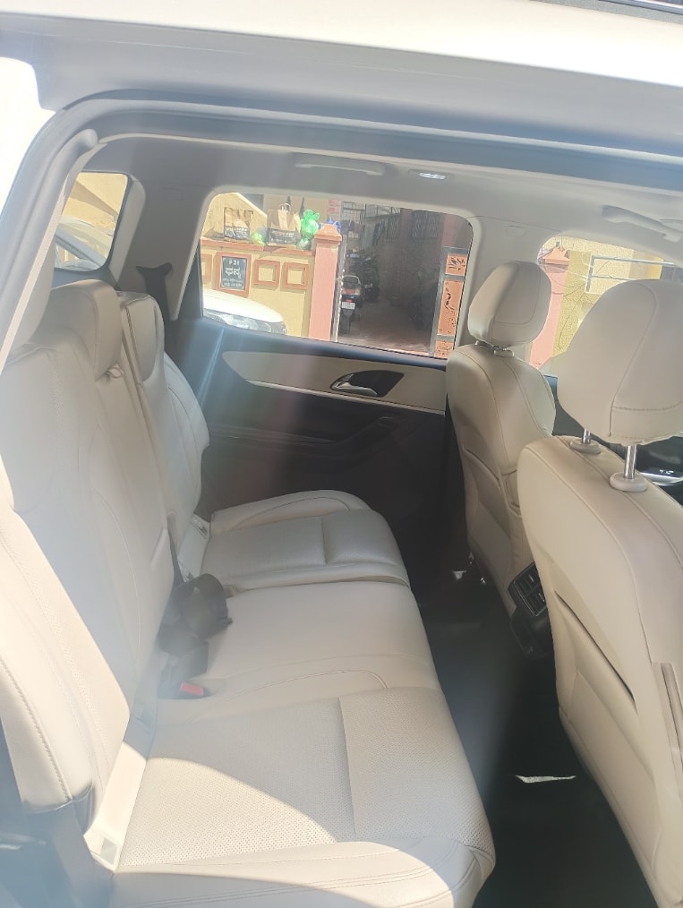 XUV700 image 15 XUV700 image 15