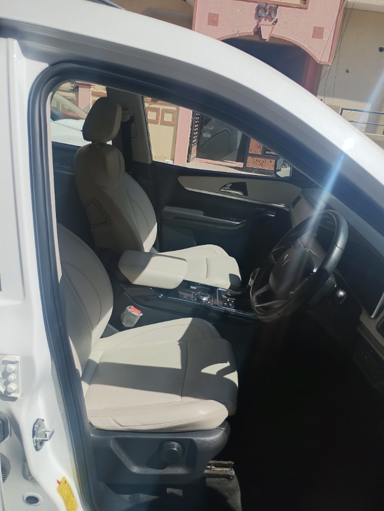 XUV700 image 14 XUV700 image 14