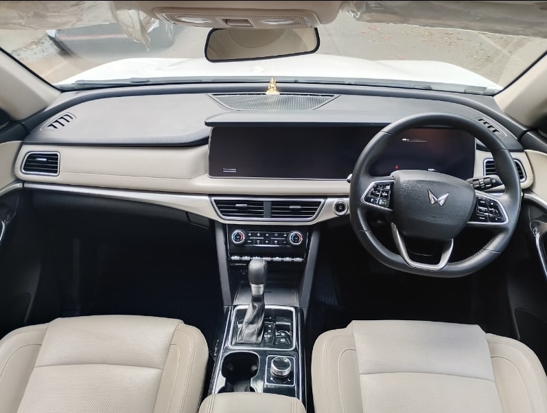 XUV700 image 16 XUV700 image 16