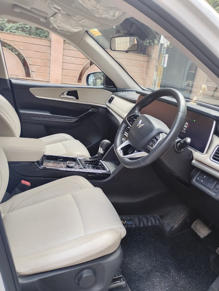 XUV700 image 14 XUV700 image 14