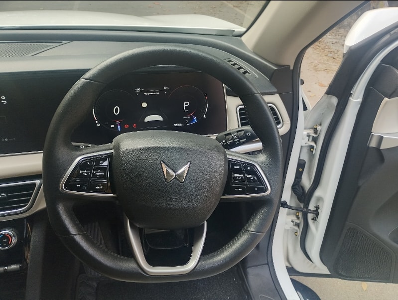 XUV700 image 13 XUV700 image 13