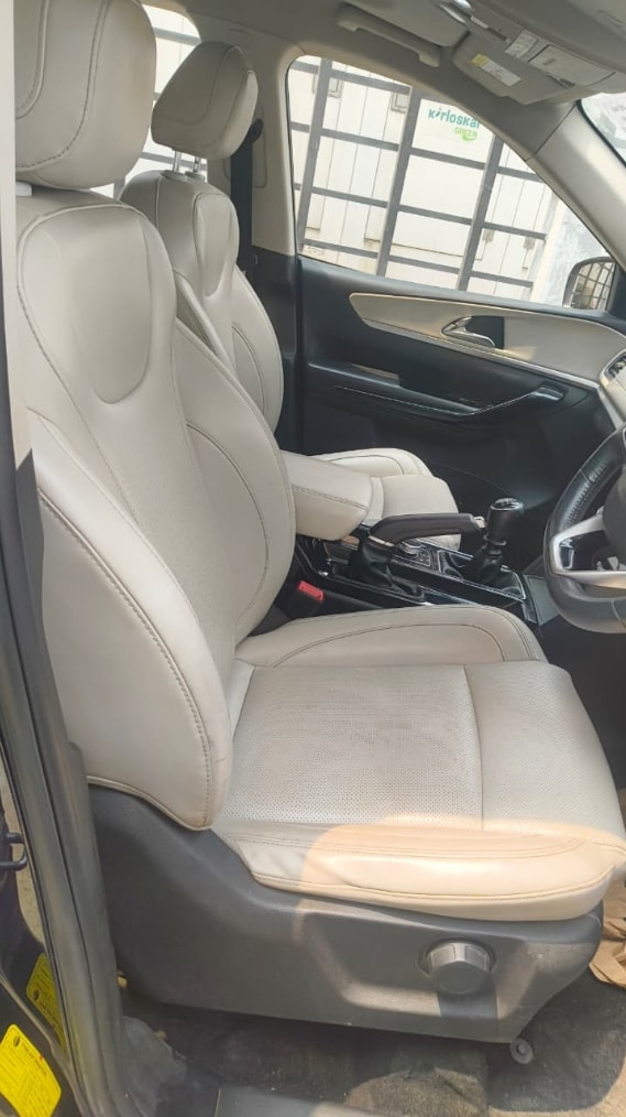 Used 2023 Mahindra XUV700 Used 2023 Mahindra XUV700