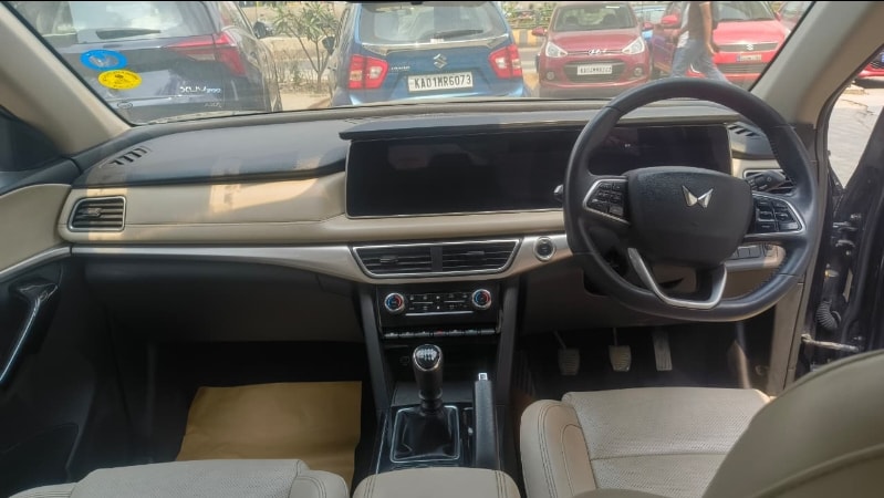 Used 2023 Mahindra XUV700 Used 2023 Mahindra XUV700