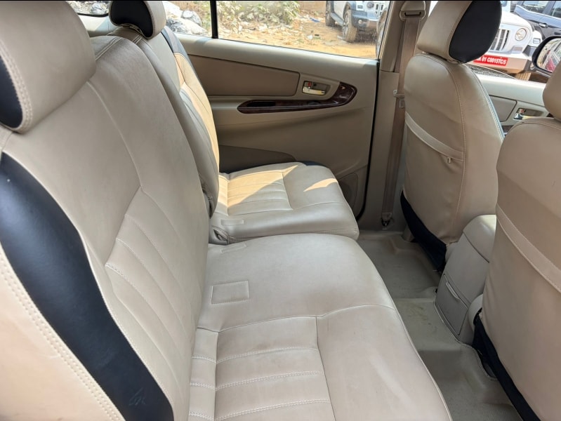 Innova image 17 Innova image 17