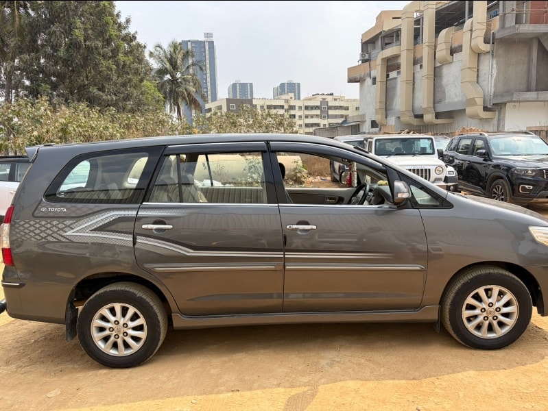 Innova image 6 Innova image 6