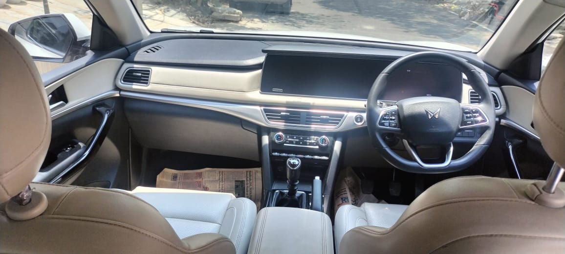 Used 2022 Mahindra XUV700 Used 2022 Mahindra XUV700