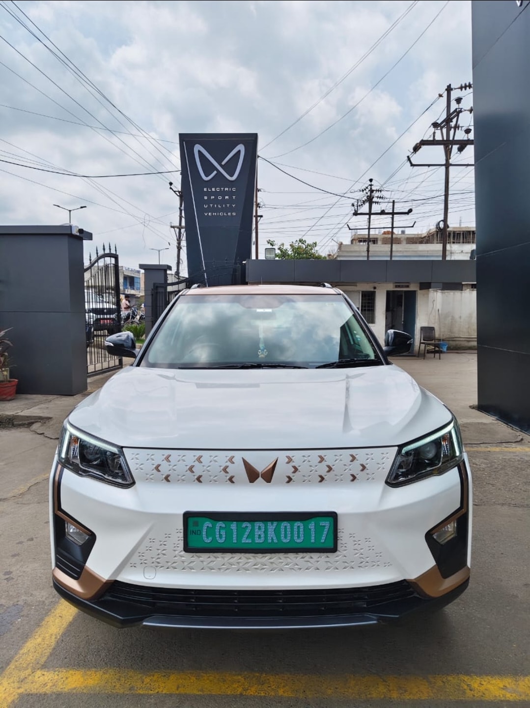 Used 2023 Mahindra XUV400 Used 2023 Mahindra XUV400