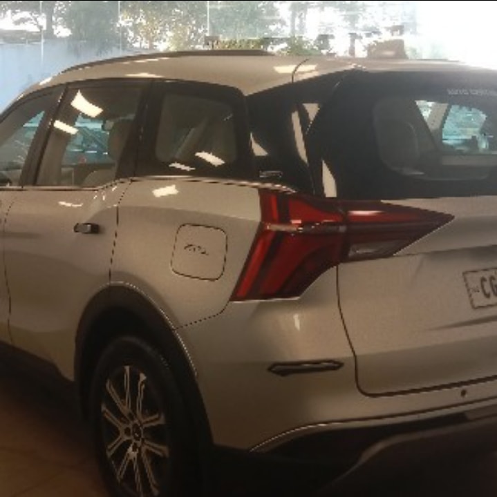 XUV700 image 2 XUV700 image 2