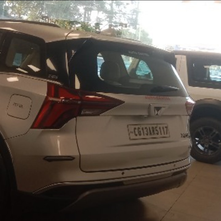 XUV700 image 3 XUV700 image 3