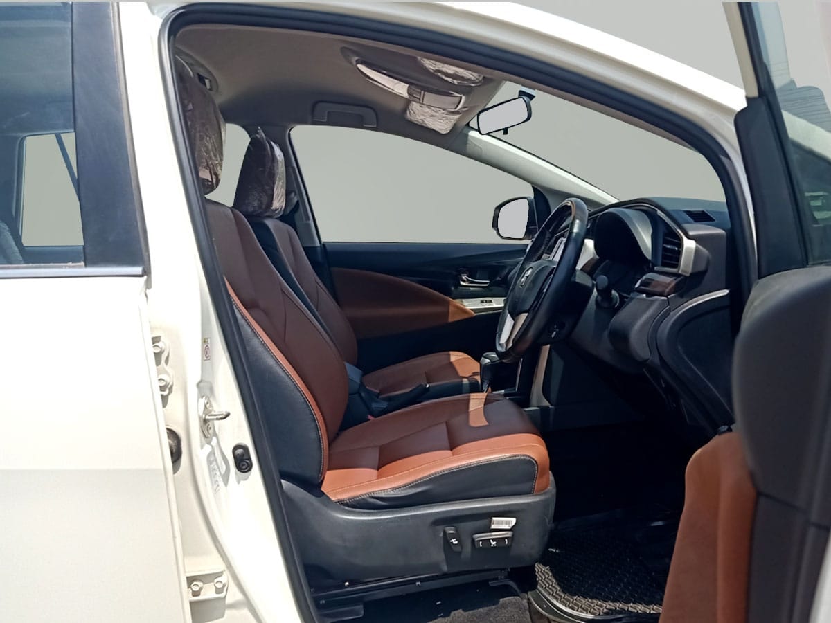 Innova Crysta image 16 Innova Crysta image 16