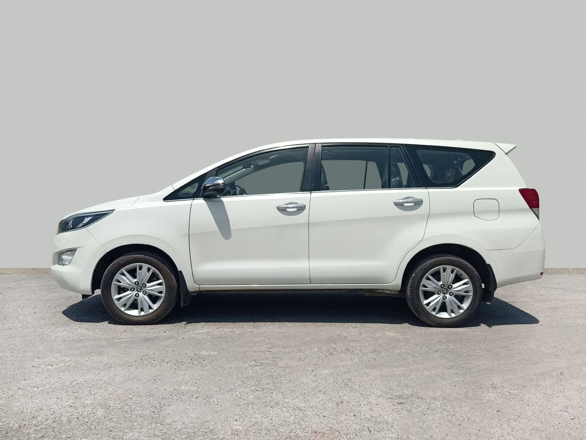 Innova Crysta image 2 Innova Crysta image 2