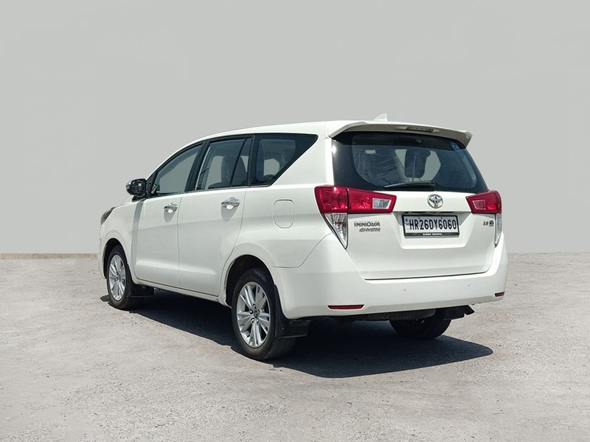 Innova Crysta image 3 Innova Crysta image 3