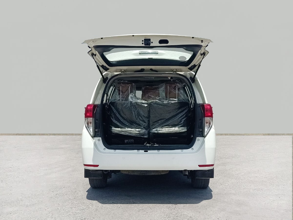 Innova Crysta image 10 Innova Crysta image 10