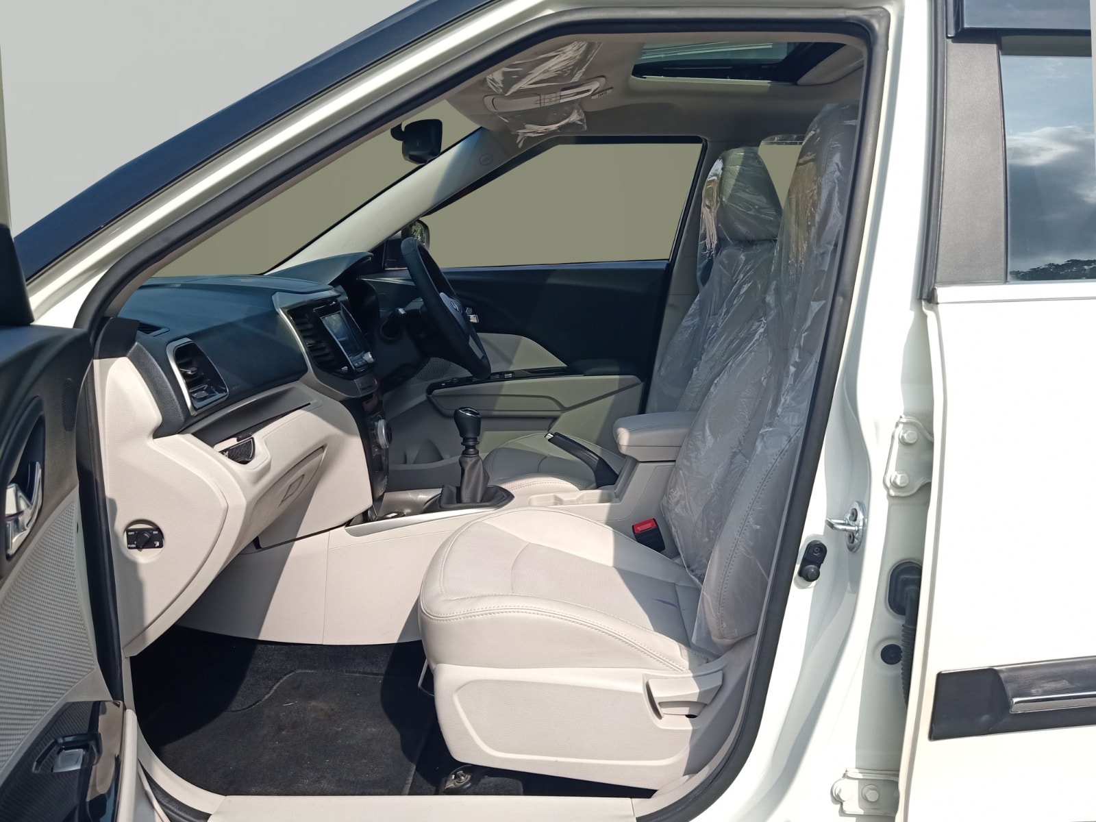 XUV300 image 16 XUV300 image 16