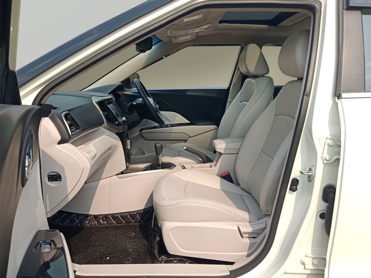 XUV300 image 14 XUV300 image 14