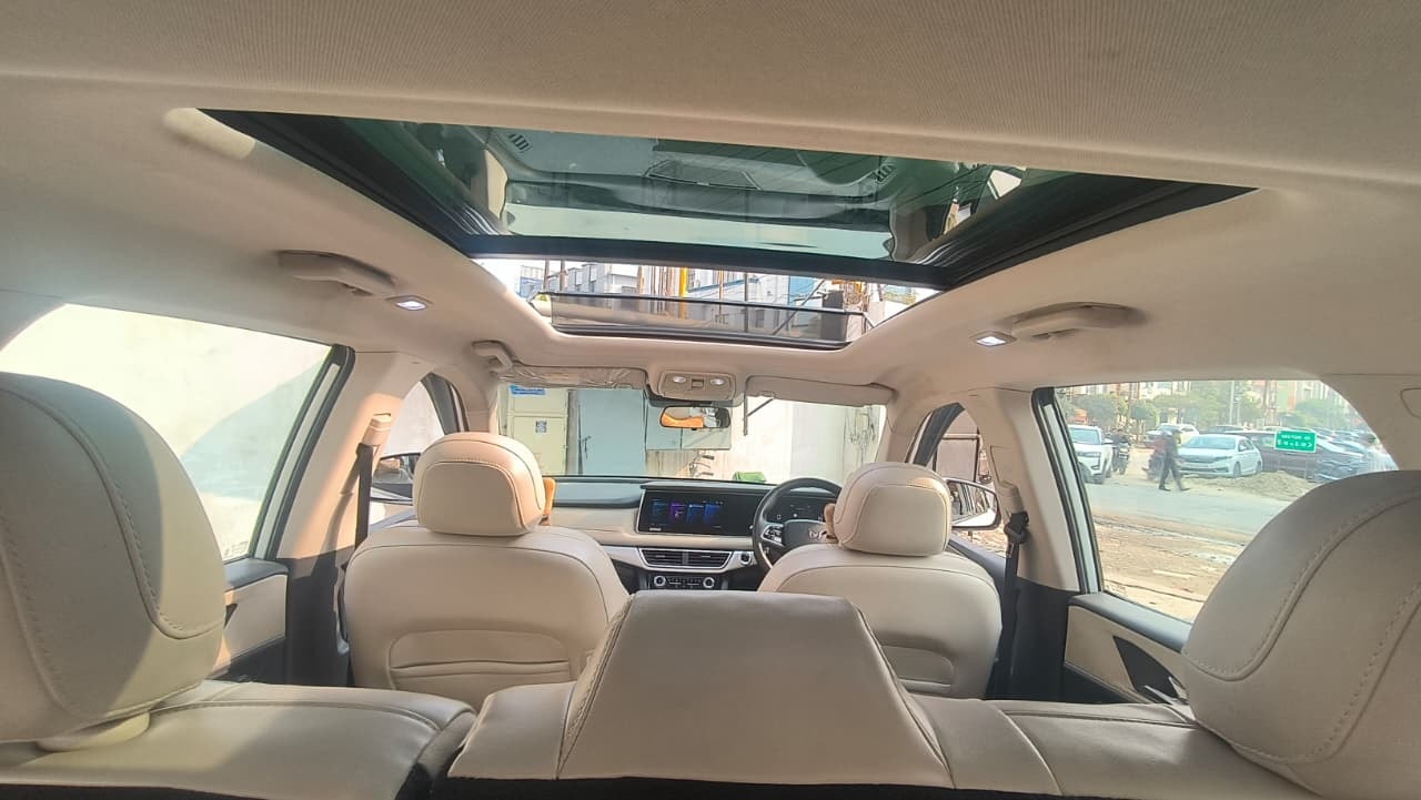 XUV700 image 17 XUV700 image 17