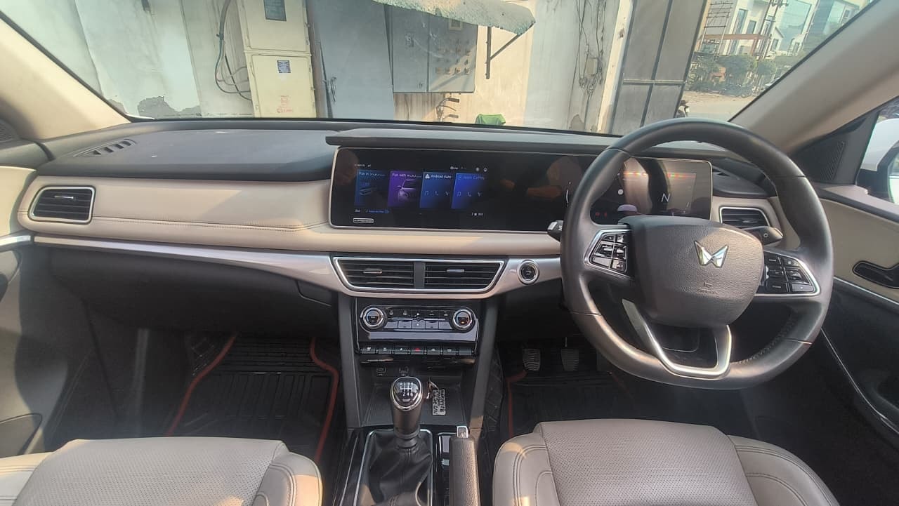 XUV700 image 12 XUV700 image 12