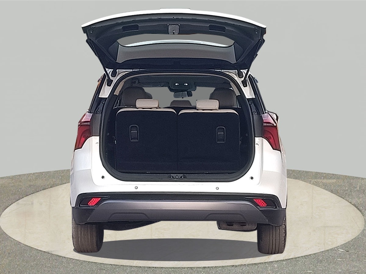 XUV700 image 10 XUV700 image 10