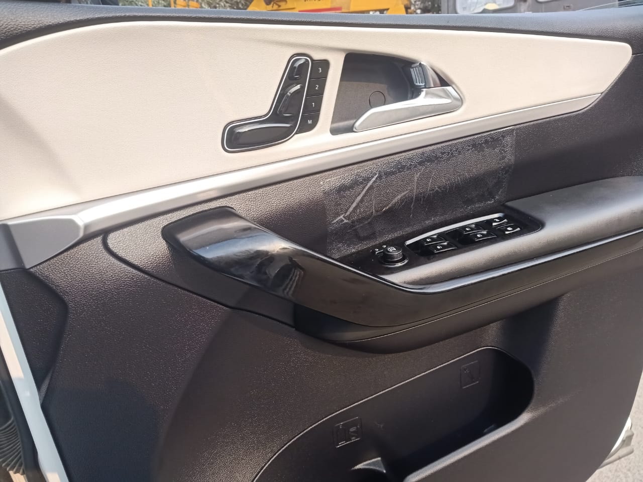 XUV700 image 17 XUV700 image 17