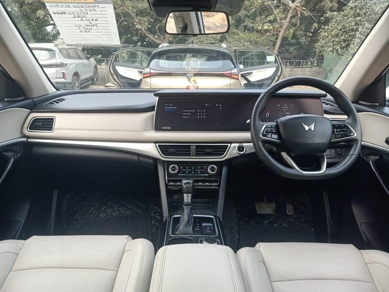 XUV700 image 14 XUV700 image 14