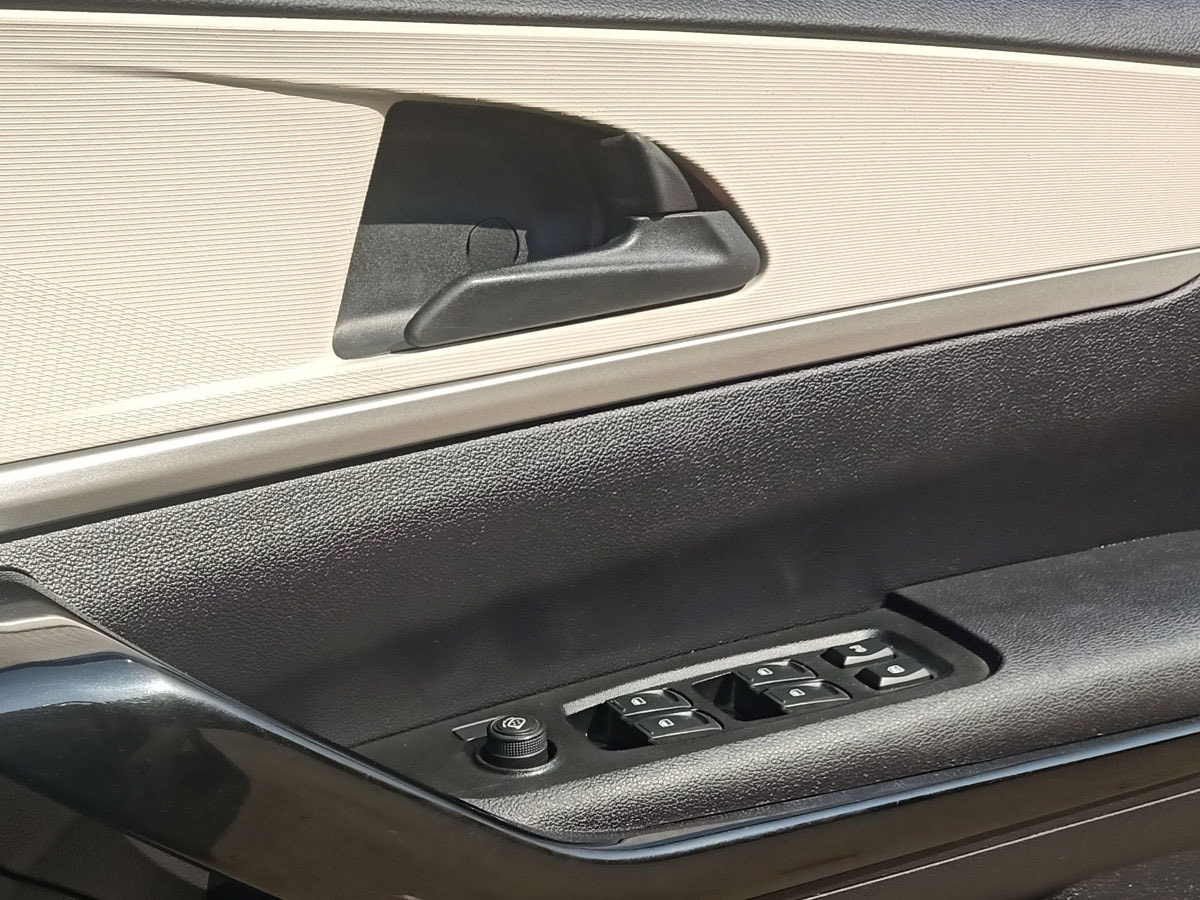 XUV700 image 17 XUV700 image 17