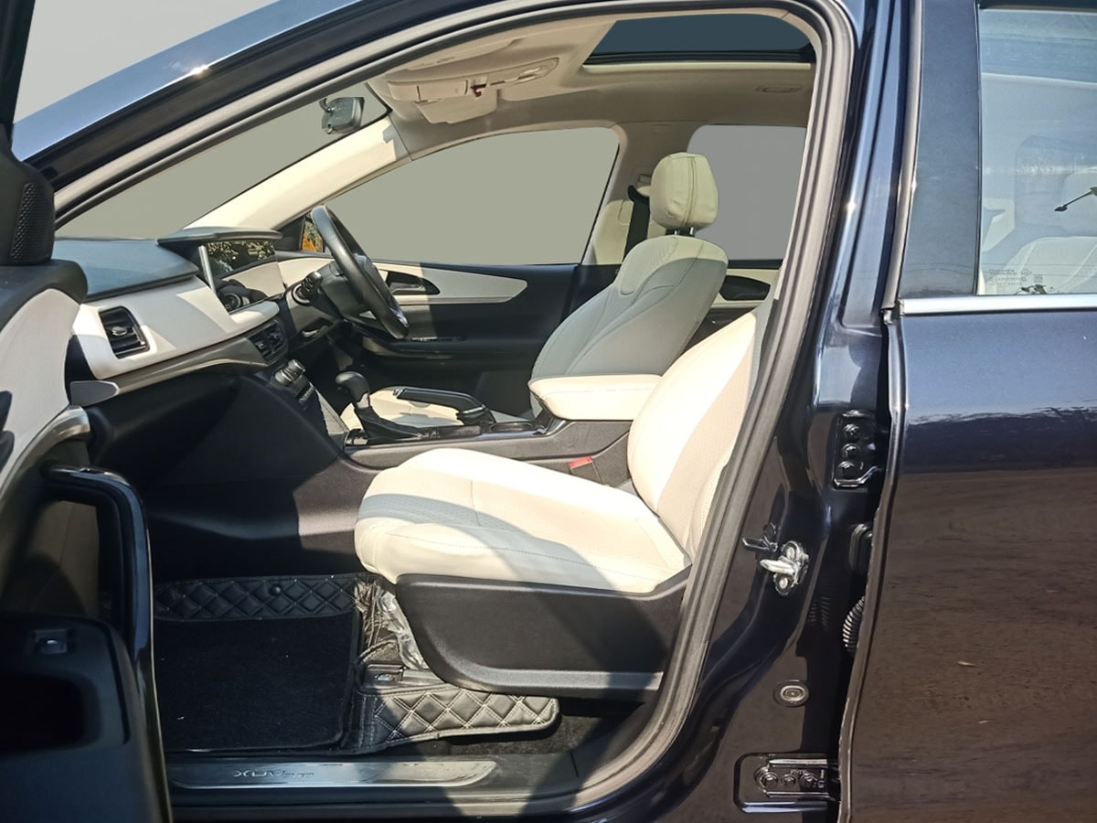 XUV700 image 14 XUV700 image 14