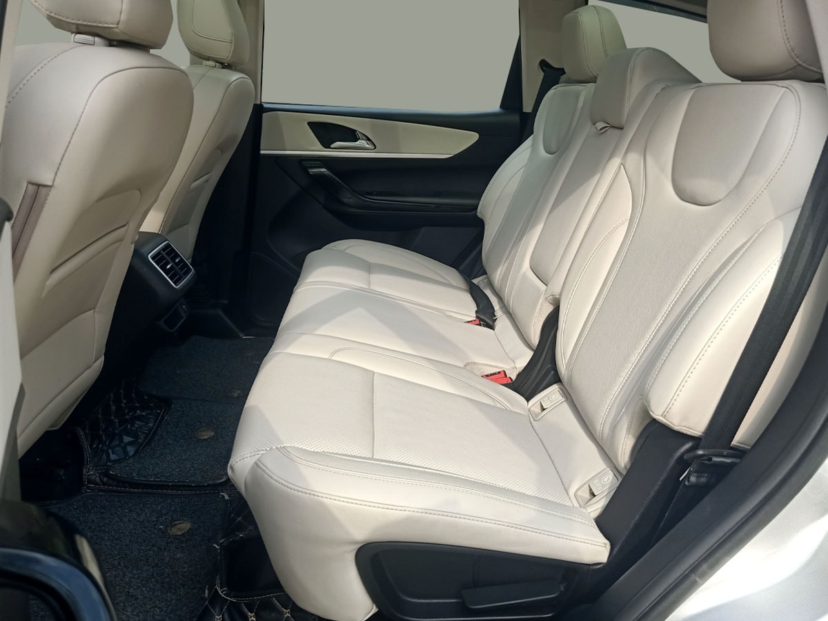 Used 2022 Mahindra XUV700 Used 2022 Mahindra XUV700