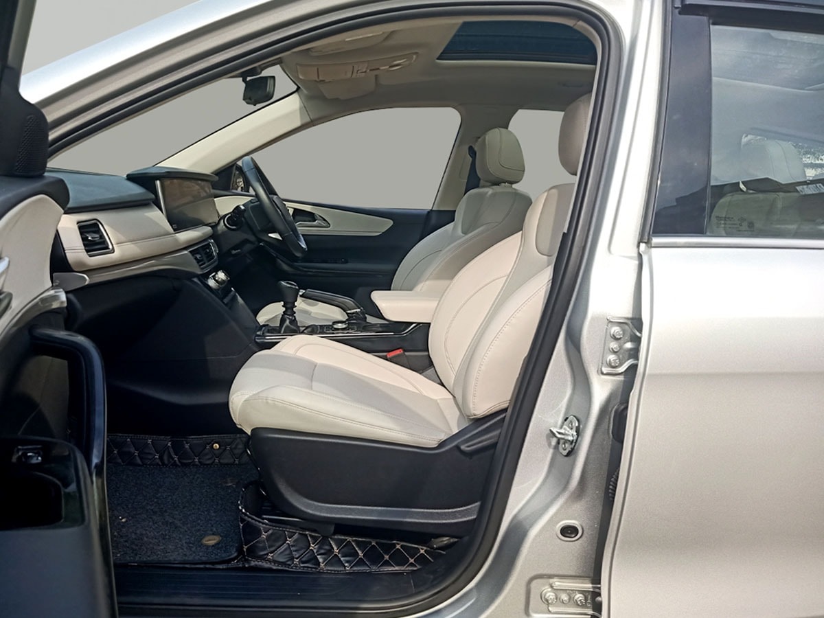 Used 2022 Mahindra XUV700 Used 2022 Mahindra XUV700