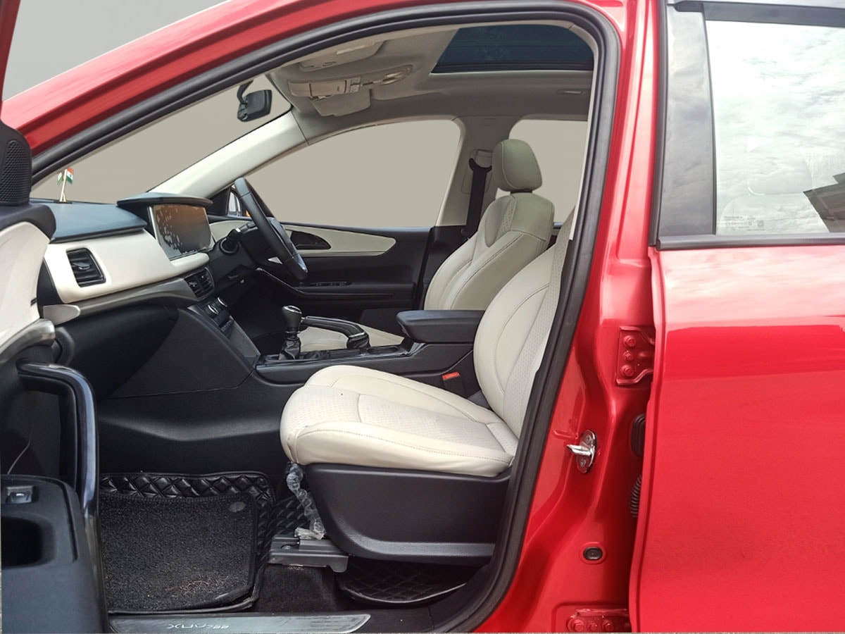 XUV700 image 16 XUV700 image 16