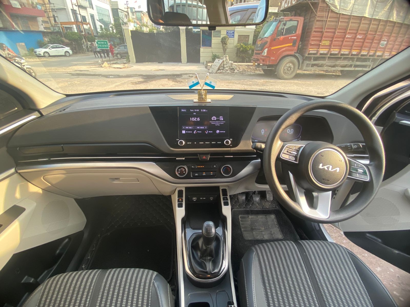 Carens image 11 Carens image 11