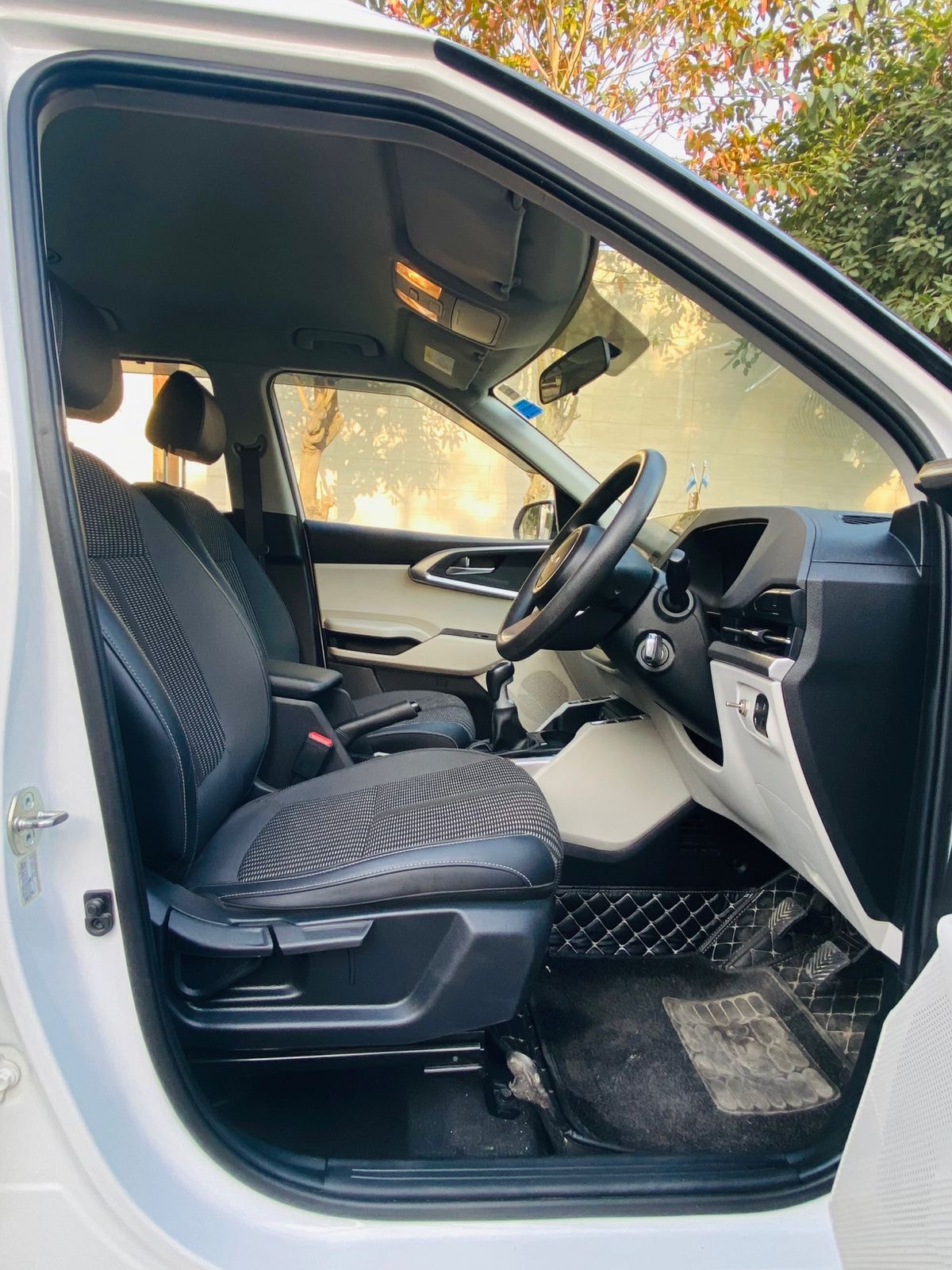 Carens image 15 Carens image 15