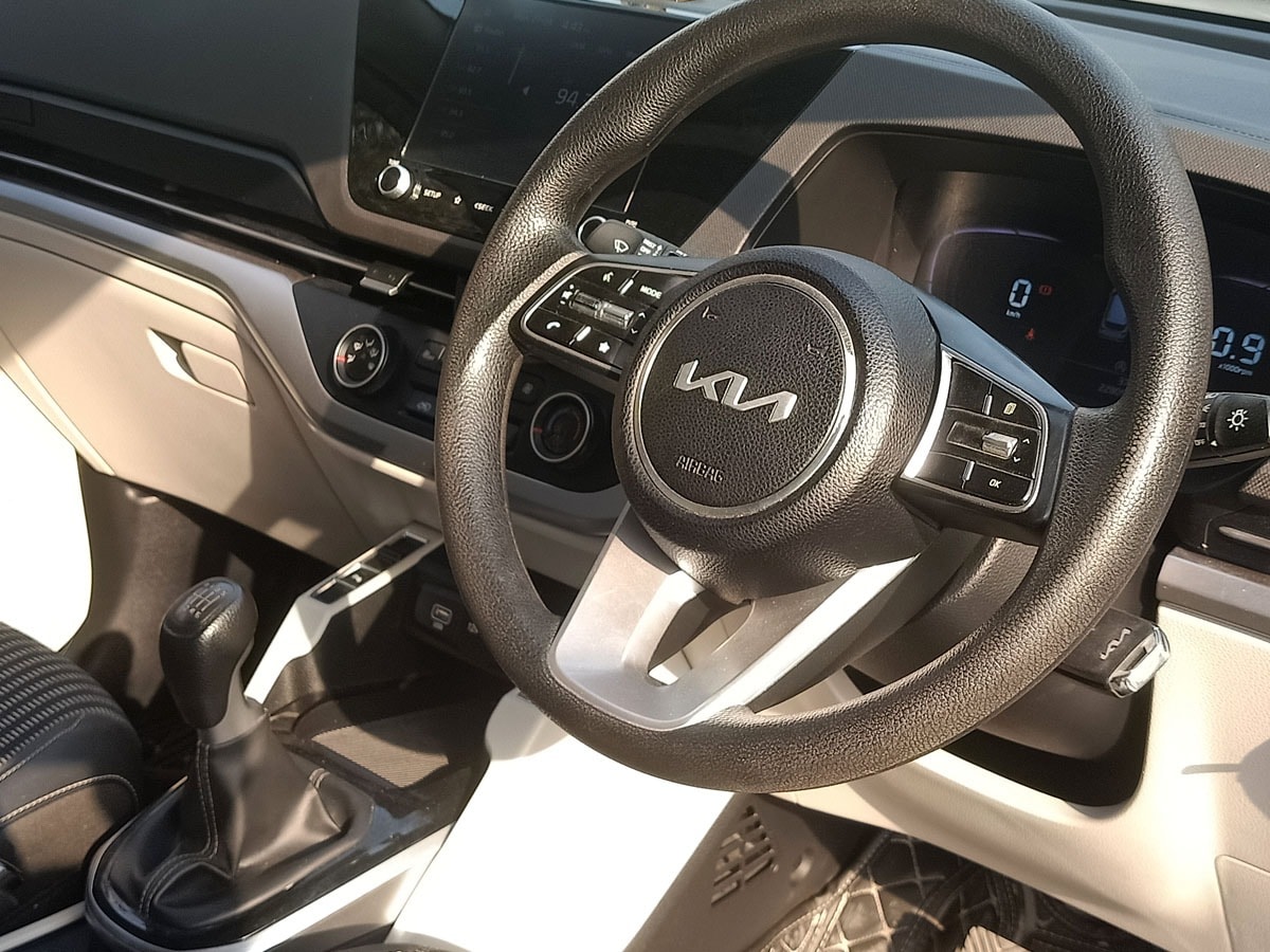 Used 2024 Kia Carens Used 2024 Kia Carens