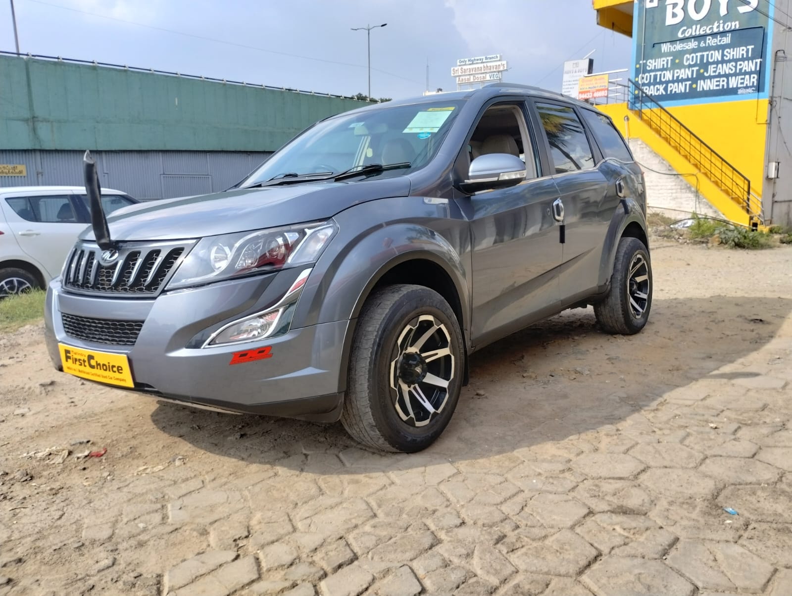 XUV500 image 1 XUV500 image 1