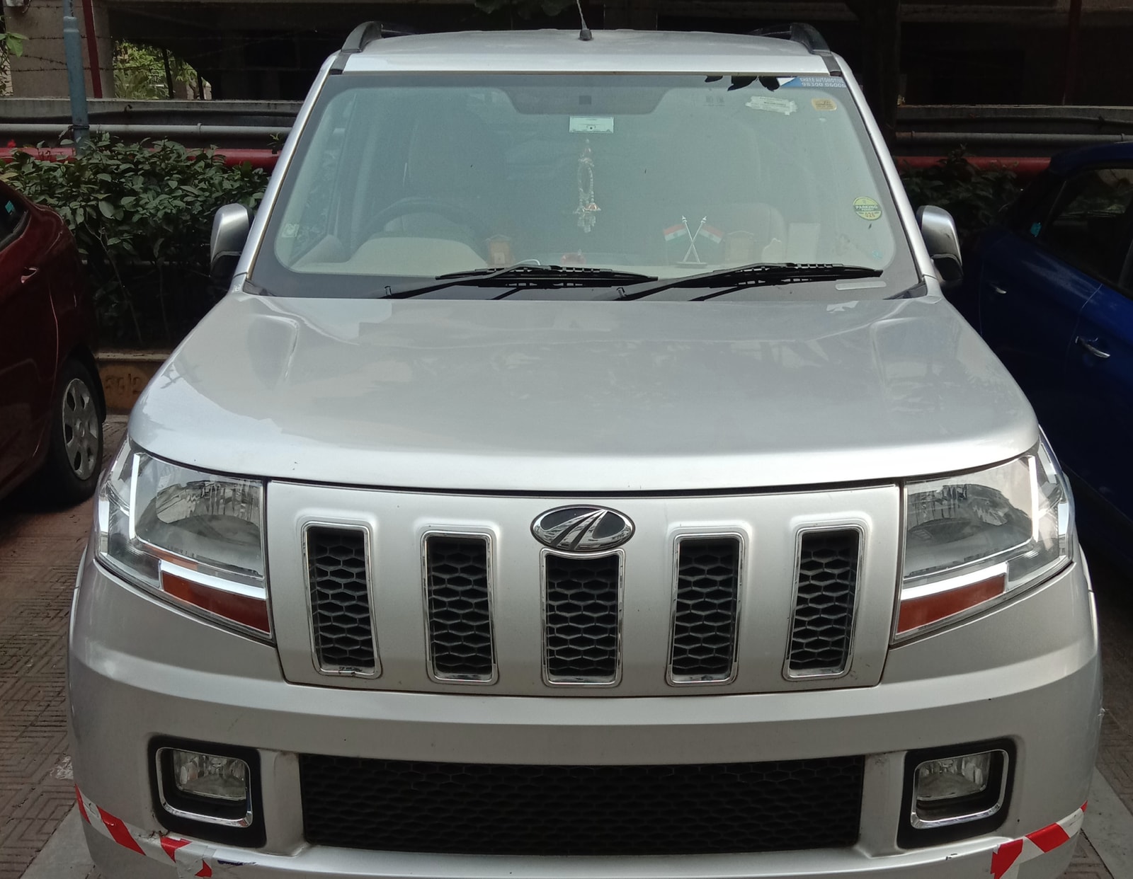 TUV300 image 1 TUV300 image 1