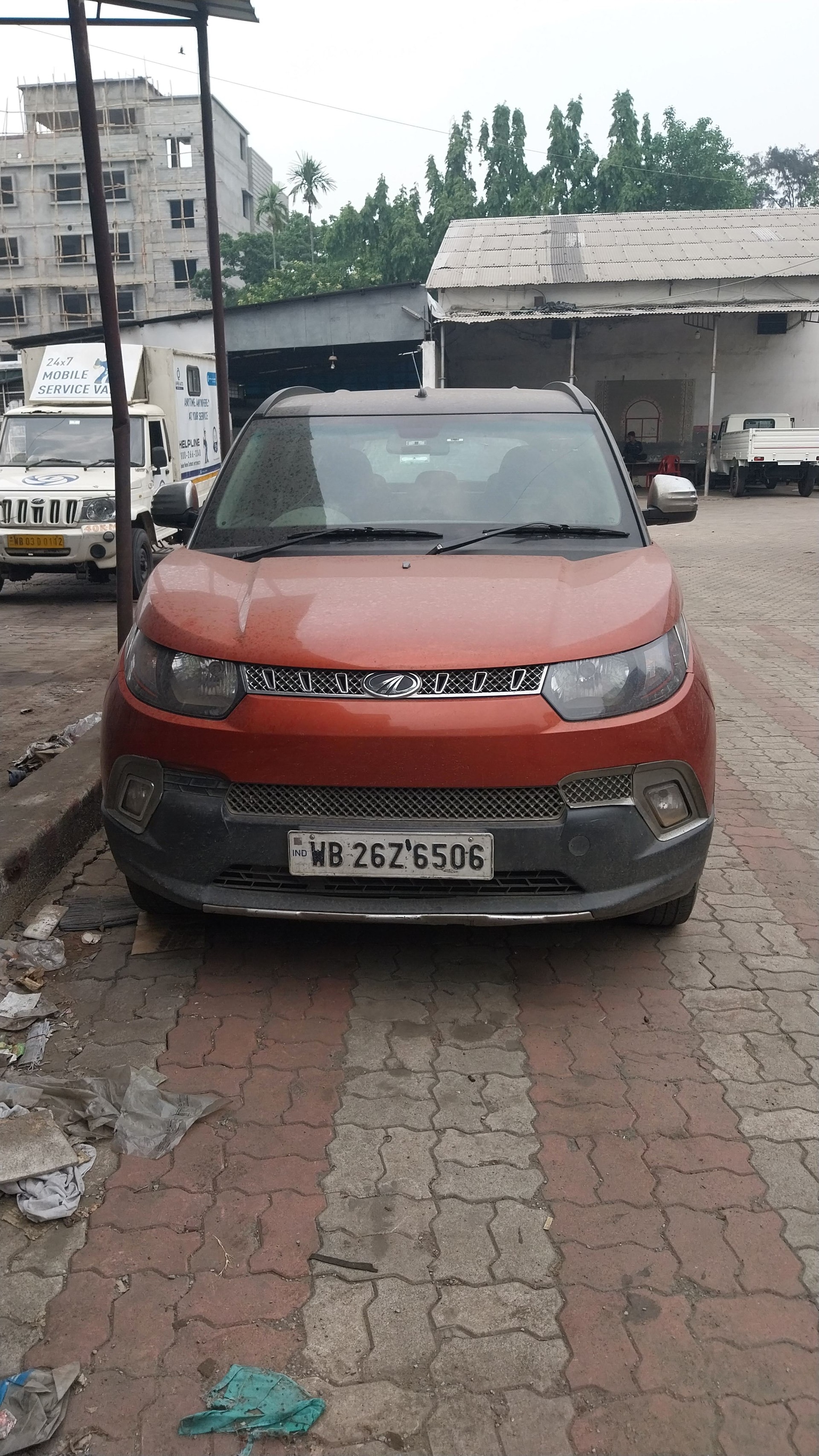 KUV100 image 1 KUV100 image 1