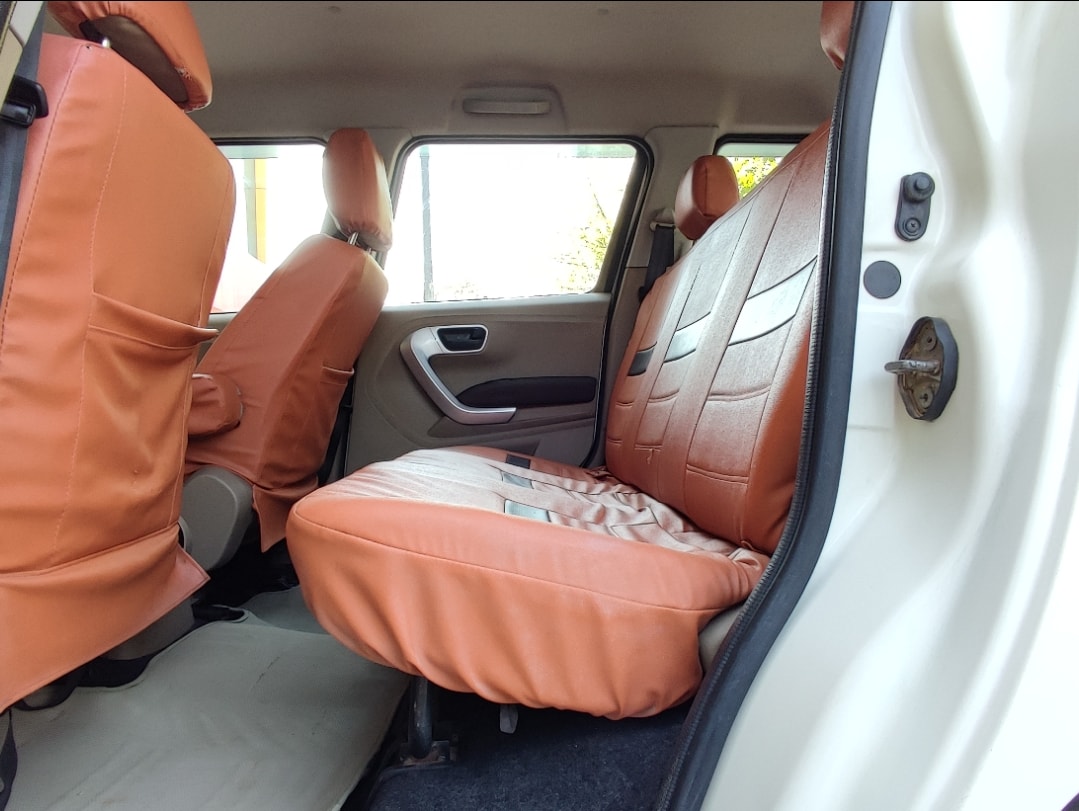 TUV300 image 15 TUV300 image 15